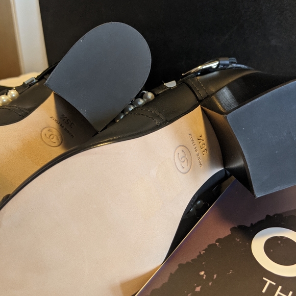 Chanel black chain and pearls boots - Picture 4 of 6